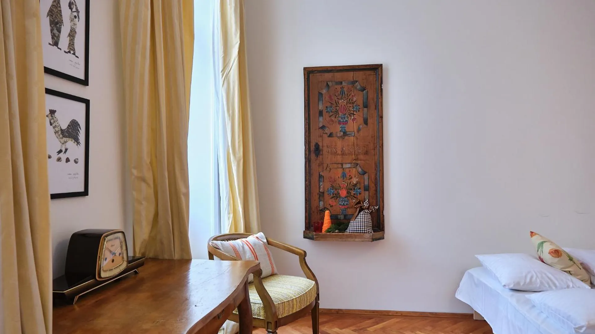 Slow Living I Schoenbrunn Und Park Naehe I Penzing Bahnhof Vienna