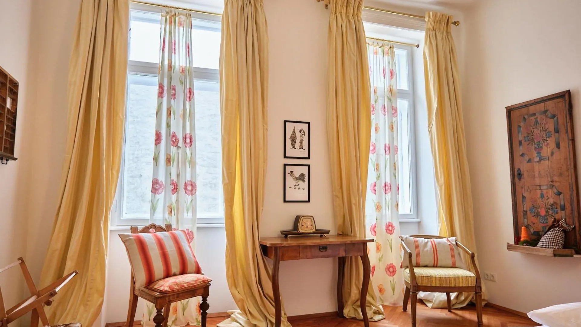 Slow Living I Schoenbrunn Und Park Naehe I Penzing Bahnhof Vienna