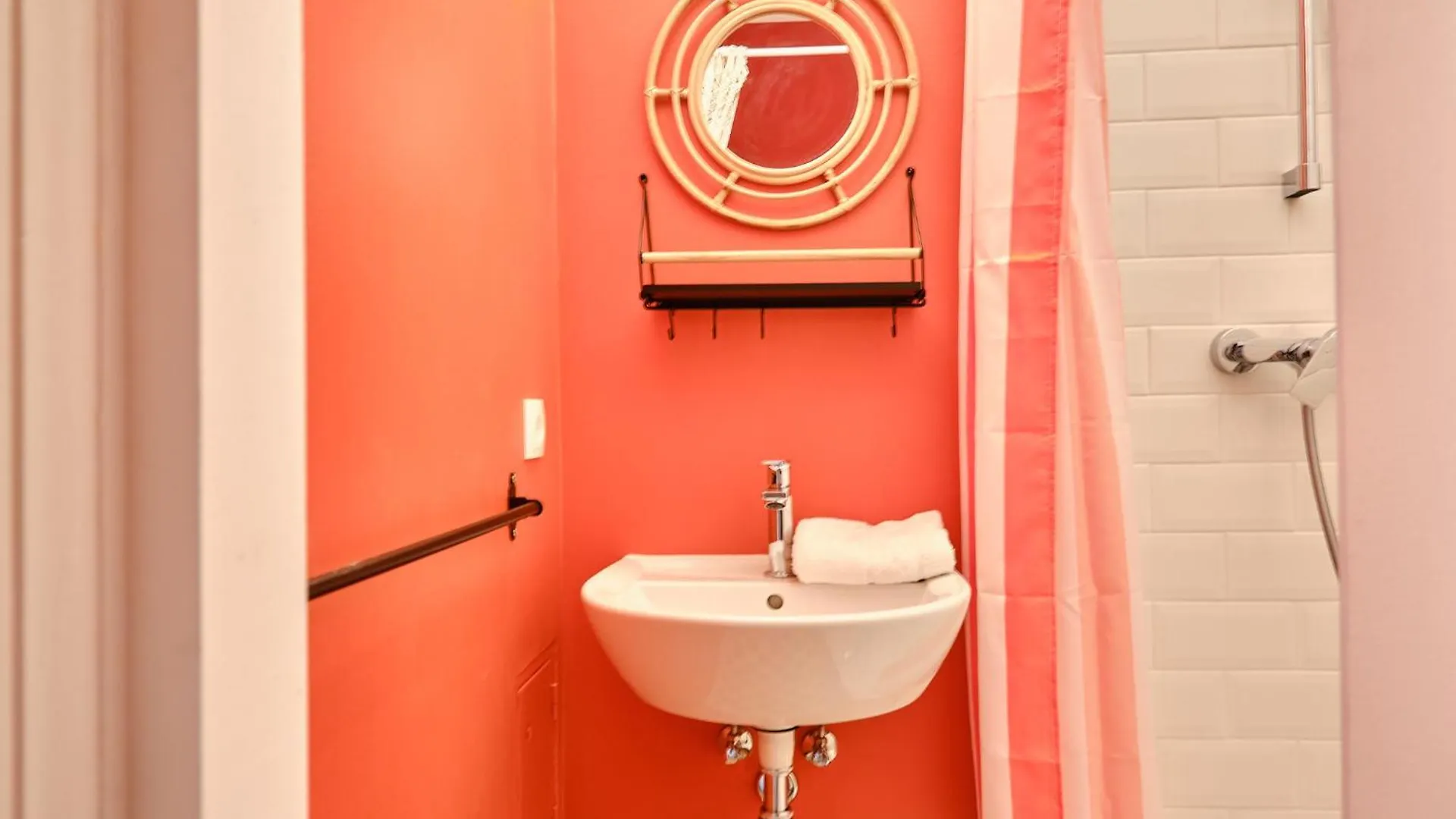 Slow Living I Schoenbrunn Und Park Naehe I Penzing Bahnhof Vienna
