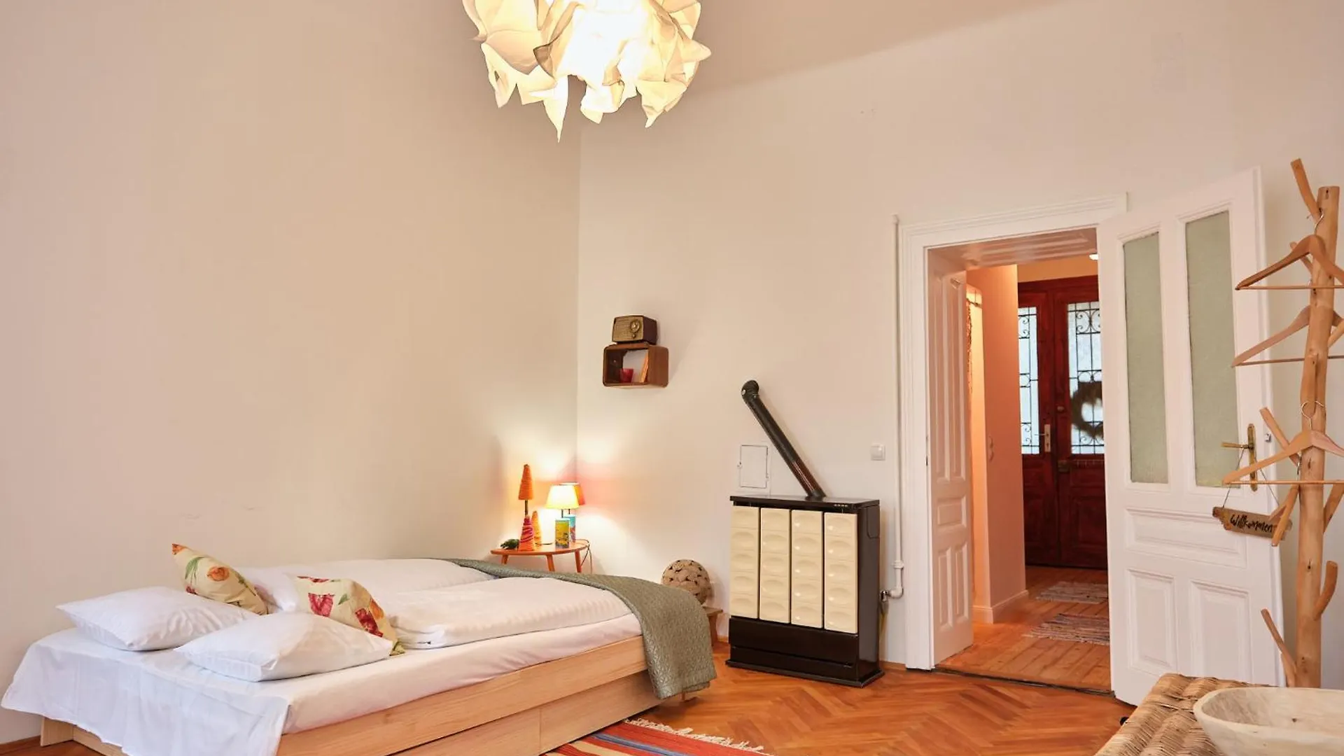 Slow Living I Schoenbrunn Und Park Naehe I Penzing Bahnhof Vienna