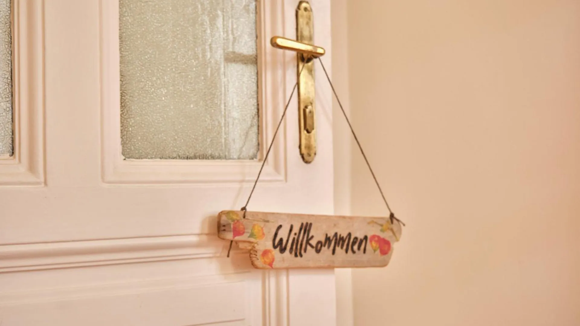 Slow Living I Schoenbrunn Und Park Naehe I Penzing Bahnhof Vienna