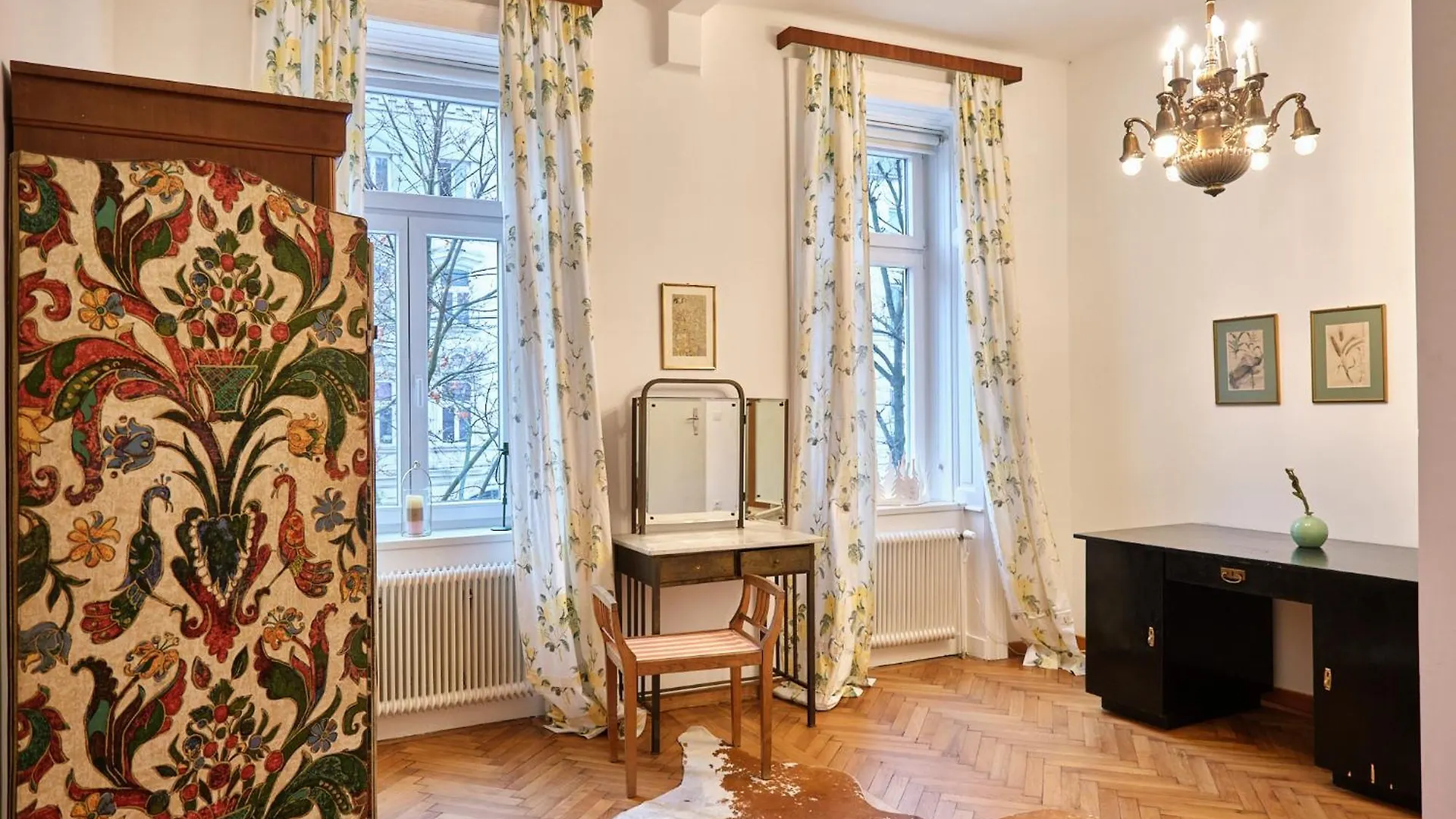 Slow Living I Schoenbrunn Und Park Naehe I Penzing Bahnhof Vienna