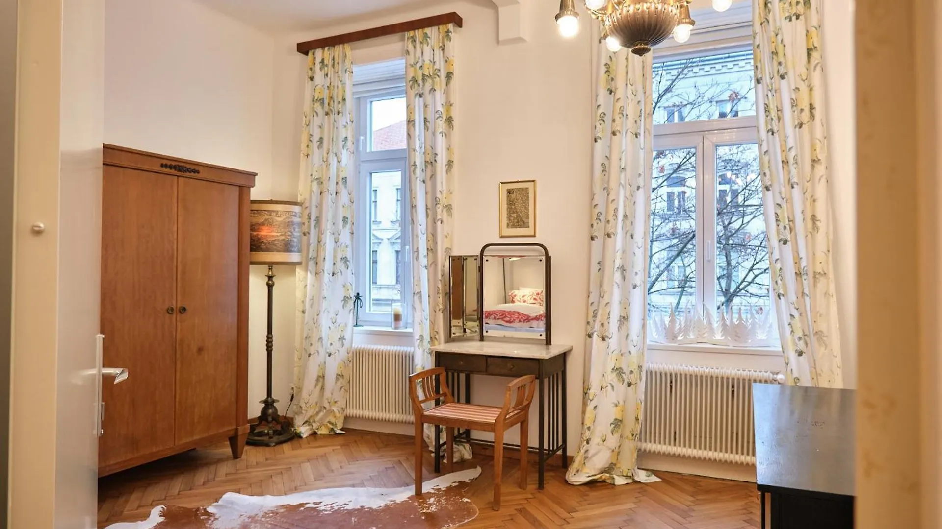 Slow Living I Schoenbrunn Und Park Naehe I Penzing Bahnhof Vienna 0*,  Austria