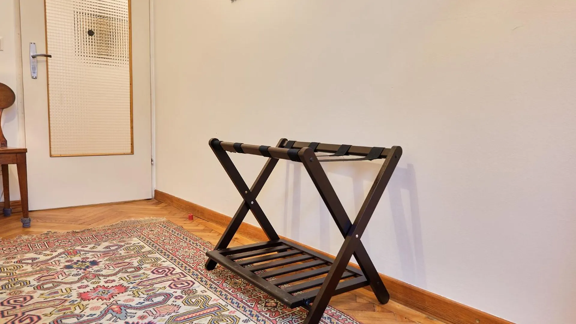 Slow Living I Schoenbrunn Und Park Naehe I Penzing Bahnhof Vienna