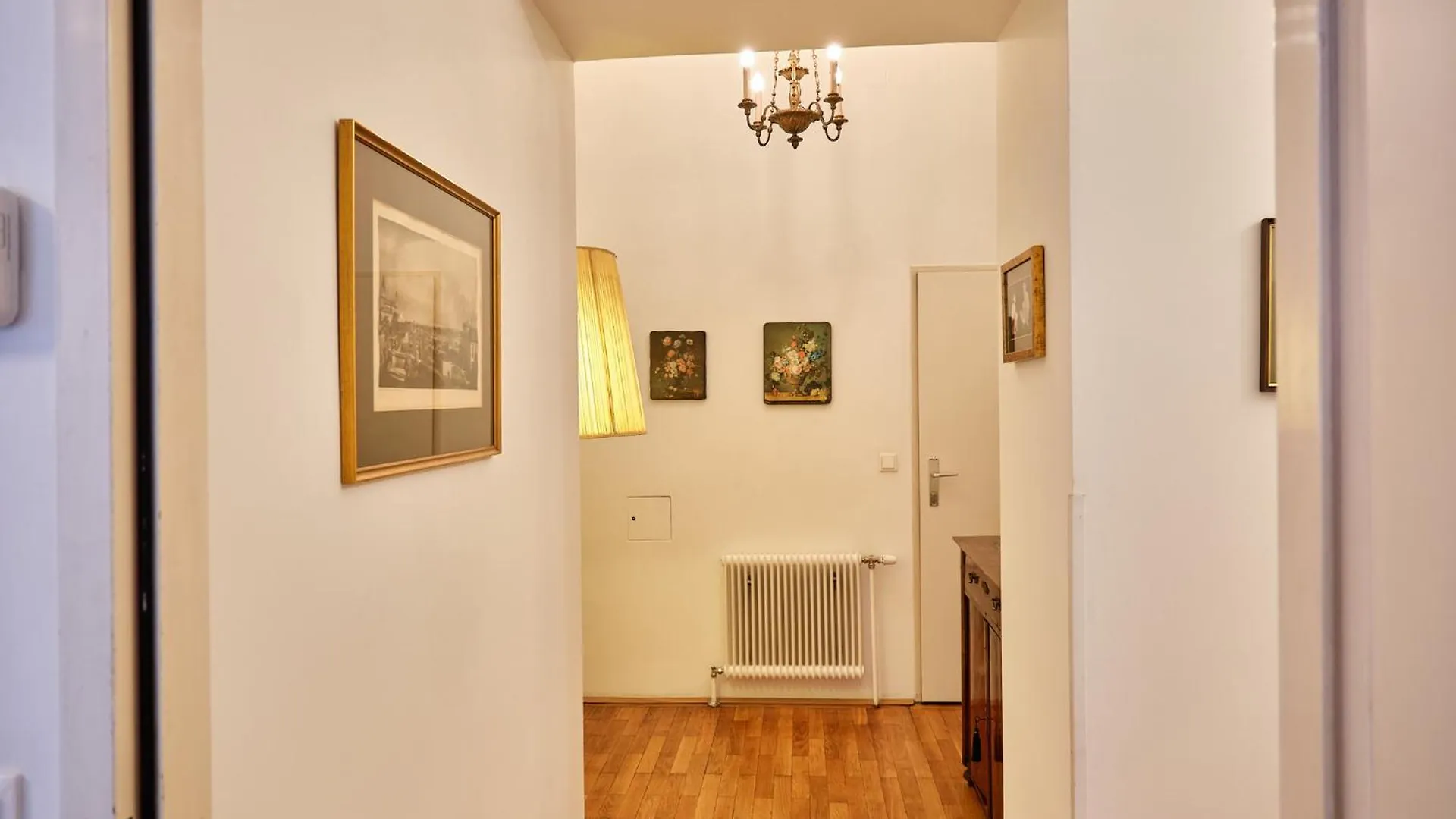 Slow Living I Schoenbrunn Und Park Naehe I Penzing Bahnhof Vienna Austria
